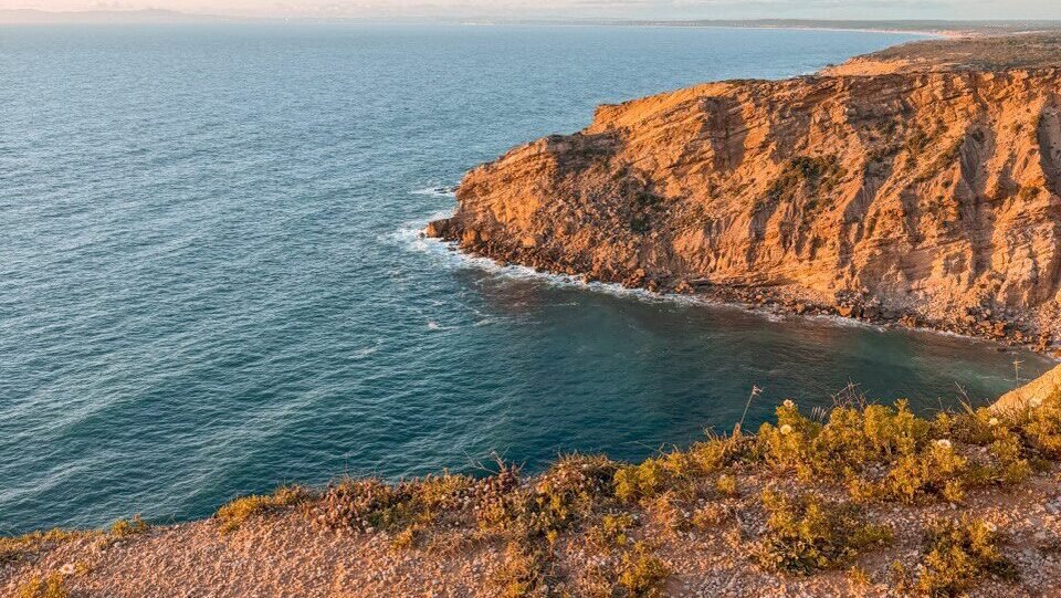 Entre o céu e o mar: Yoga e meditação ao ar livre em Sesimbra